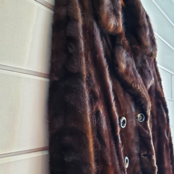 Maple Furriers | authentic mink coat - Picture 6 of 7